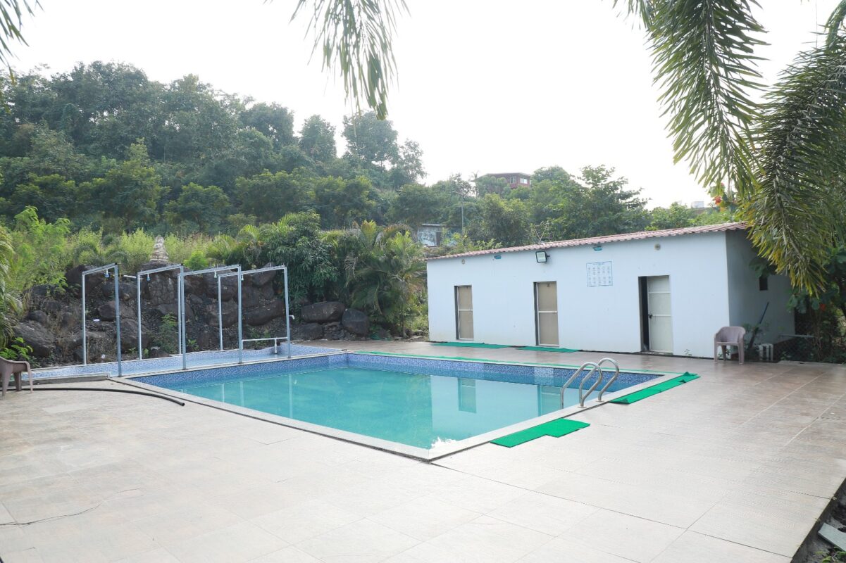 Clean swimming pool Karjat